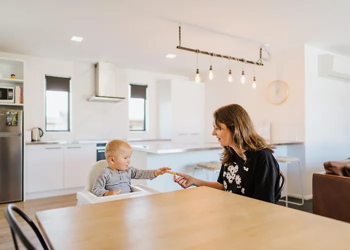 Stow 5 - Delightful Space In Tranquil Neighbourhood, Close To The * 瓦纳卡