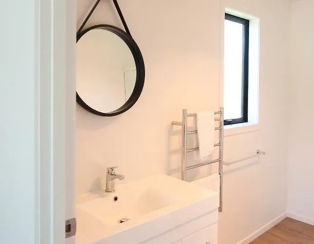 Stow 5 - Delightful Space In Tranquil Neighbourhood, Close To The * 瓦纳卡